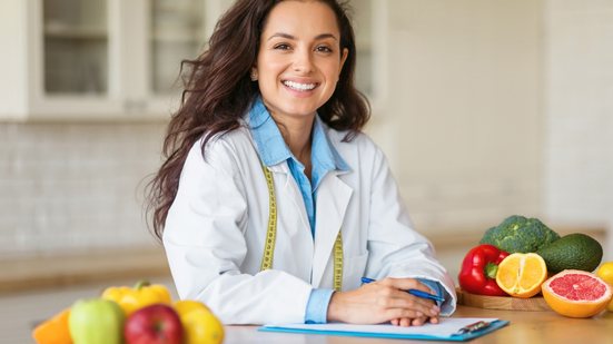 Realizar um acompanhamento nutricional é essencial para ter uma boa saúde. - Prostock-Studio/iStock