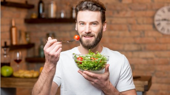 Esses alimentos podem ser grandes aliados para quem sobre com má circulação! - RossHelen / iStock