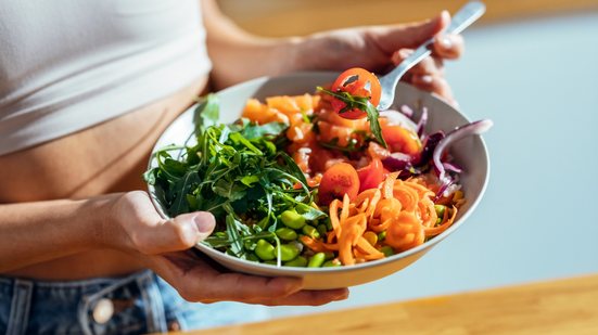 Dietas restritivas demandam acompanhamento nutricional. - nensuria/iStock