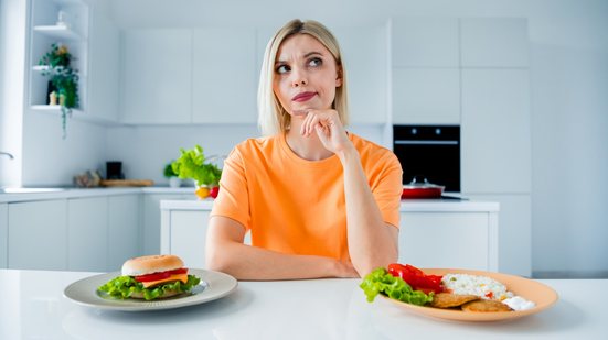 Entenda o que é verdade e o que é mentira sobre alimentação! - Deagreez / iStock