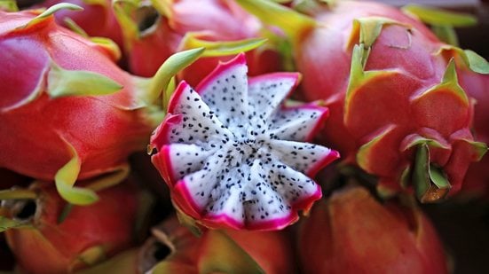 A pitaya é uma fruta extremamente benéfica para a saúde, e o chá de pitaya não seria diferente! - ChristinLola / iStock