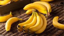 Entenda se a banana pode ser benéfica para quem tem dengue. - bhofack2 / iStock