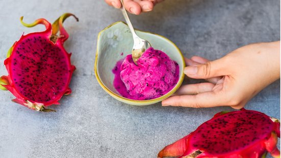 Investir em receitas saborosas pode fazer toda a diferença na hora de incluir a pitaya na sua alimentação. - Tatiana Terekhina / iStock